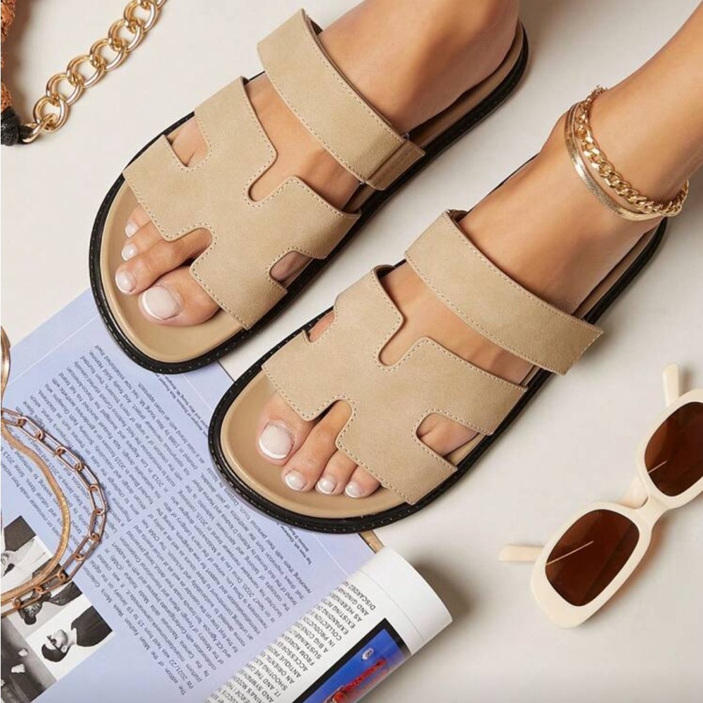 Tan Women's Summer Sandals. Size 7. NEW. Never worn.